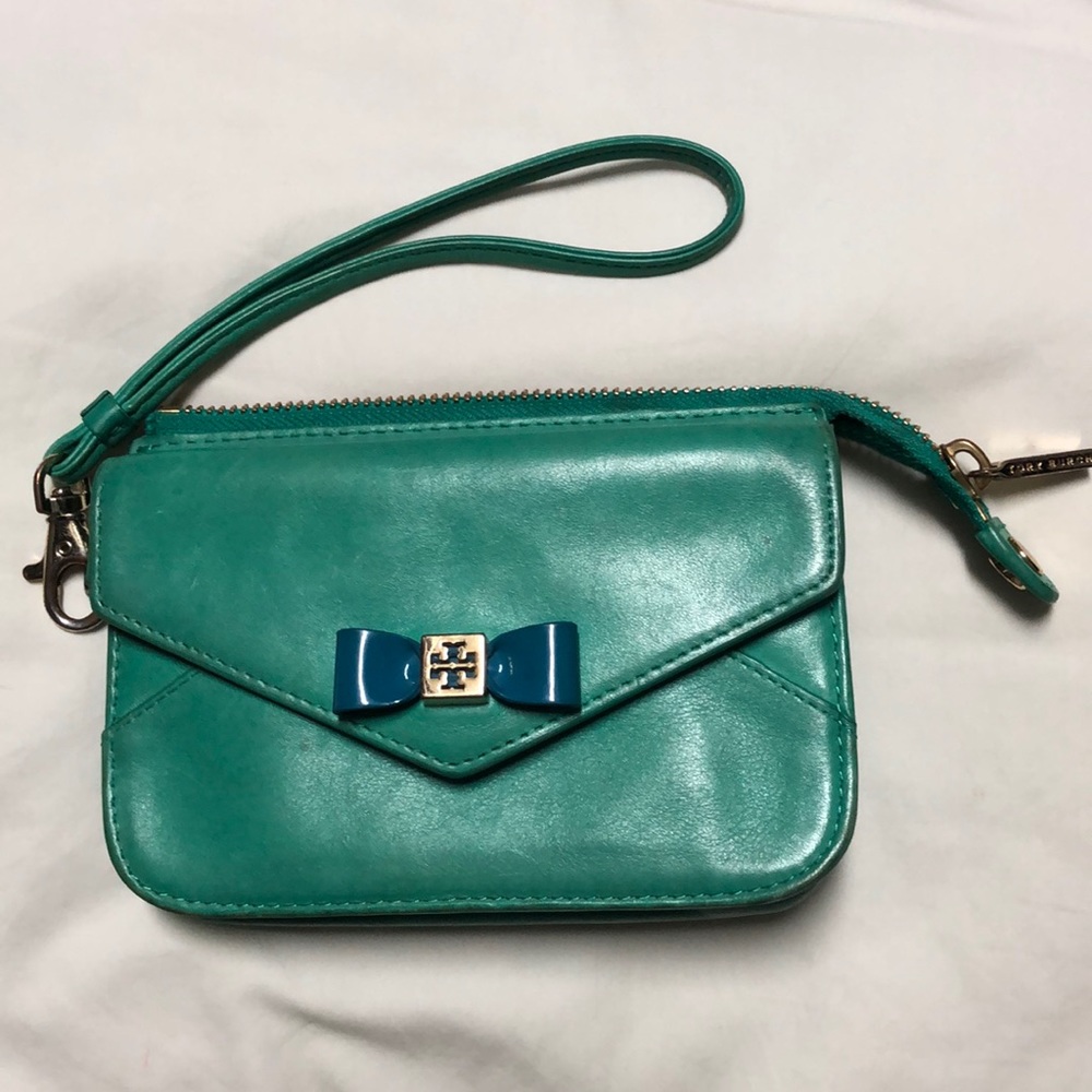 Tory Burch wristlet/wallet. EUC